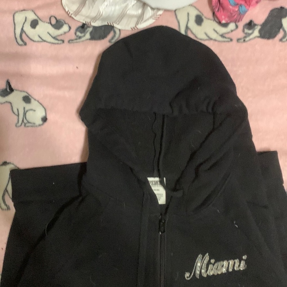 Black pink sweater